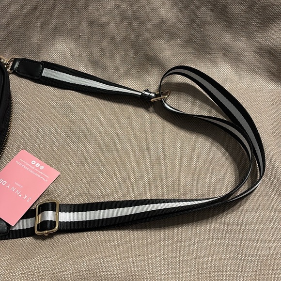 Skinny Dip London Millie Smile Camera Crossbody Bag - Picture 7 of 8